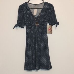 Lily Rose Navy blue & white v neck print dress size XS